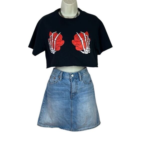 Windsor Black with Skeleton Hands and Roses Cropped T-shirt Size S - Picture 8 of 8